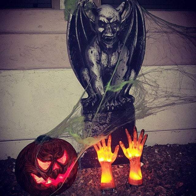 Horror Ghost Hand Ornament Glowing Hand Statue Creative Halloween Props For Home Garden Courtyard Decoration